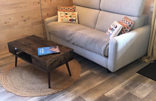 Sulniac Ski Chalet | Accommodation sleeps 6 in quiet location Swimming pool open until 15/09 Pets welcome