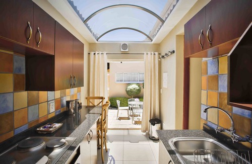 Centurion Apartment | Accommodation @ Van's