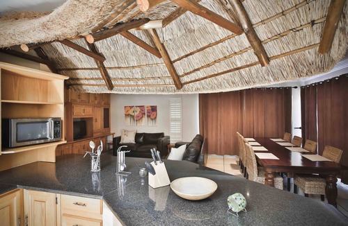 Centurion Apartment | Accommodation @ Van's