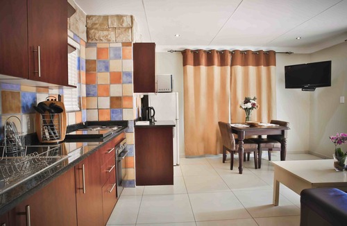 Centurion Apartment | Accommodation @ Van's