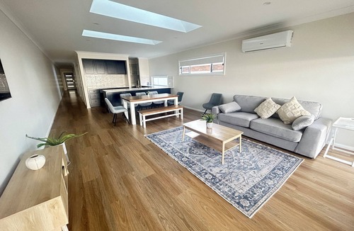 Wagga Wagga House | Accommodation Wagga Wagga- Where comfort meets luxury- Your home, away from Home