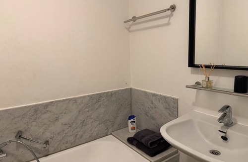 Harmonie Hotel | Accommodation with private bathroom, TV & WiFi - Quiet in Antwerp