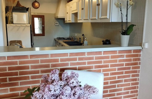 Le Barroux Apartment | Accommodation with terraces and swimming pool in the center of the village of Le Barroux