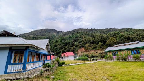 Bomdila Bed & Breakfast | Accomoon River Side Cottages