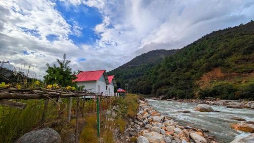Bomdila Bed & Breakfast | Accomoon River Side Cottages