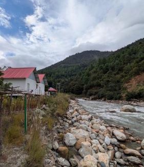 Bomdila Bed & Breakfast | Accomoon River Side Cottages