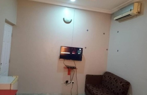 Abuja Apartment | ACE SINGLE ROOM with Wifi, 24/7 Electricity, Security.
