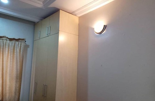 Abuja Apartment | ACE SINGLE ROOM with Wifi, 24/7 Electricity, Security.