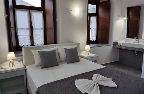 idhra House | Achilleas Pension