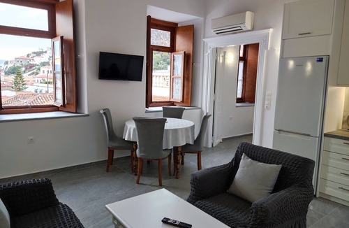 idhra House | Achilleas Pension