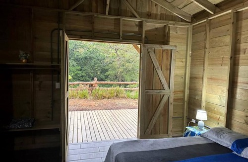 San Isidro de El General Cottage | Acogedoras cabañas de madera Oso Perezoso, listas para su descanso en el campo.