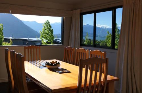 Wanaka House | acomo at Clutha - stunning views, pool & gym access