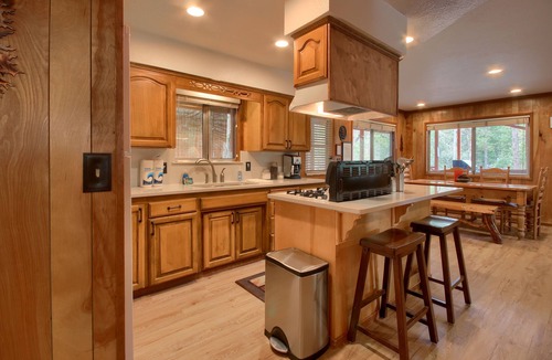 North Wawona House | Acorn Alley- inside Yosemite w/spa/firepit/sauna/EV!