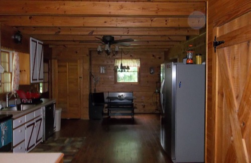 Crossville Cottage | Acorn Cottage - Crossville, TN Very private with plenty of parking.