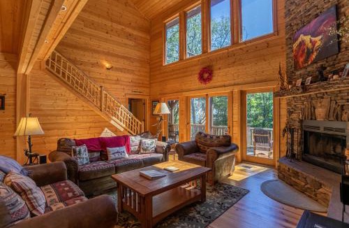 Seven Devils House | Acorn Lodge with hot tub pool table
