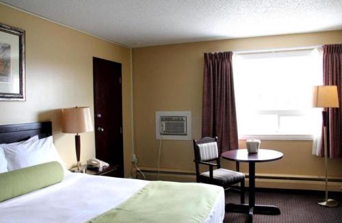 Grande Cache Hotel | Acorn Motel
