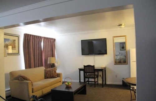 Grande Cache Hotel | Acorn Motel