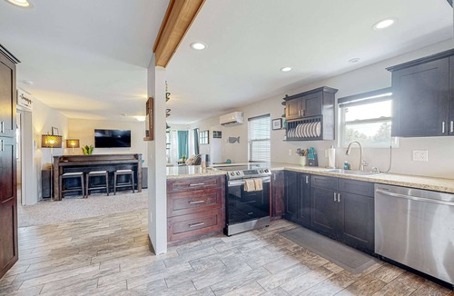 Long Beach House | Acreage with sauna, hot tub, firepit, separate studio - beach nearby & dogs OK