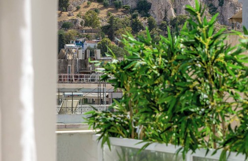 Monastiraki Apartment | Acropolis View Plunge Pool Loft