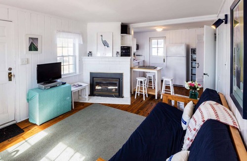 Wellfleet House | Across from Mayo Beach walk to downtown!
