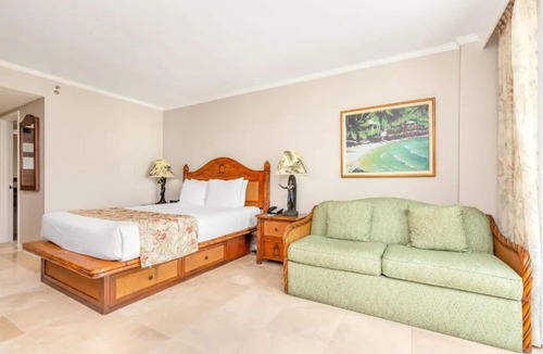 Waikiki Hotel | Across from Park & Close to Beach! Outdoor Pool, Onsite Parking!