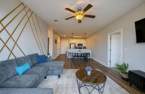 Glen Iris Apartment | Across from UAB Spacious Retreat 02C