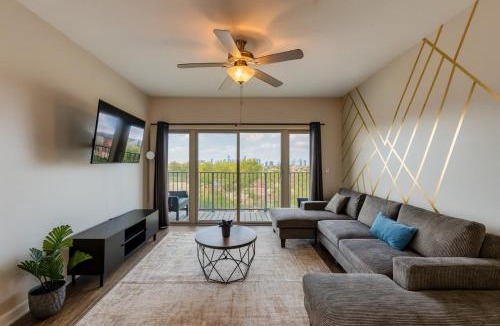 Glen Iris Apartment | Across from UAB Spacious Retreat 02C
