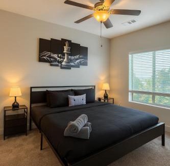 Glen Iris Apartment | Across from UAB Spacious Retreat 02C