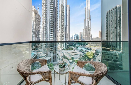 Downtown Dubai Apartment | Act 2 Luxury 2BR Facing Burj Khalifa & Fountain