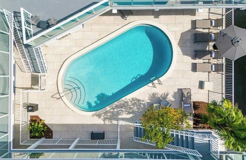 Galt Mile Apartment | ADA Accessible King Room at Botanica