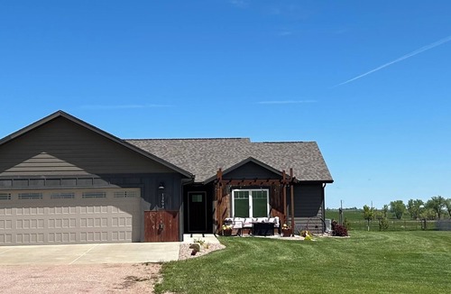 Deadwood House | ADA friendly beautiful 9 acre country home only 7 minutes from Sturgis.