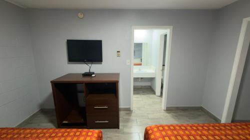 Ada Hotel | Ada Inn & Suites
