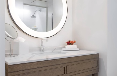 Foggy Bottom Hotel | ADA Queen-Malin Goetz Amen Frette Luxury Linen Duvet -Safe-Robe-Keurig Coffee