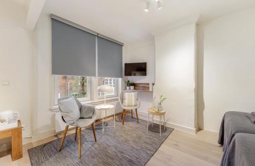 De Weteringschans Apartment | Adam's Suite