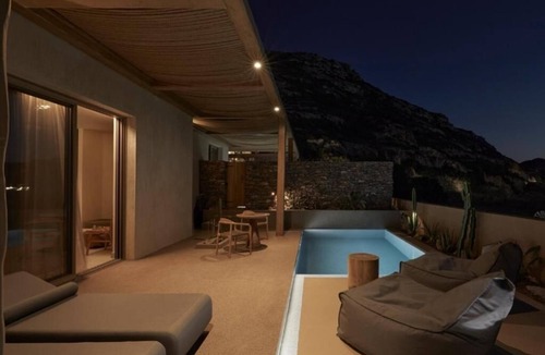 Matala House | Adama - Luxury Junior Suite with Indoor Jacuzzi
