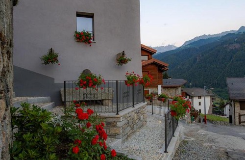 Temu Bed & Breakfast | Adamello skyline