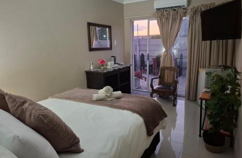 Colchester House | Addo River Den