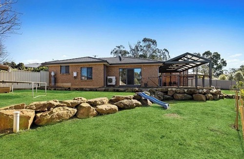 Mount Barker House | Adelaide Hills Escape, Scenic Views, Winery & City