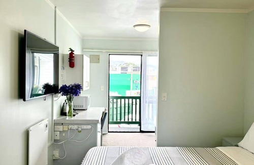 Newtown Hotel | Adelaide Motel