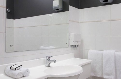 Adelaide Central Business District Hotel | Adelaide Riviera Hotel