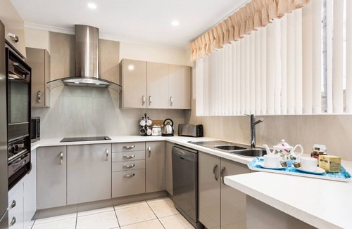North Adelaide House | Adelaide Style Accommodation - CLOSE TO CITY - 3Bdrm - In elite North Adelaide