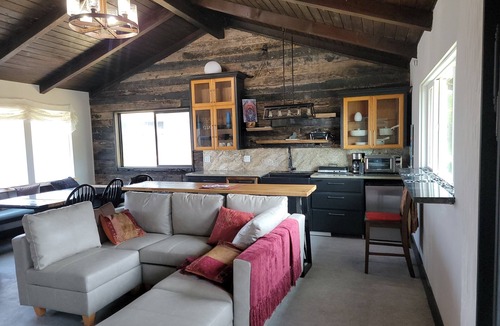 Brookings Cottage | Adele's Oceanside Retreat Brookings w/Private Beach Access Kid & Pet friendly!