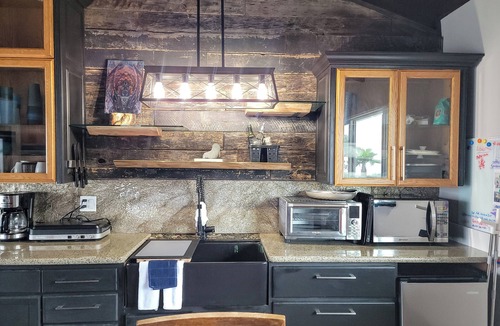 Brookings Cottage | Adele's Oceanside Retreat Brookings w/Private Beach Access Kid & Pet friendly!