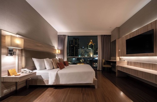 Nana Hotel | Adelphi Suites Bangkok