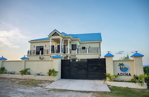 Salt Gut Villa | Adina View: Private/Luxury/Solar-Pwr/Beach/Pool/Jacuzzis/Chef/Gym/Starlink & BBQ