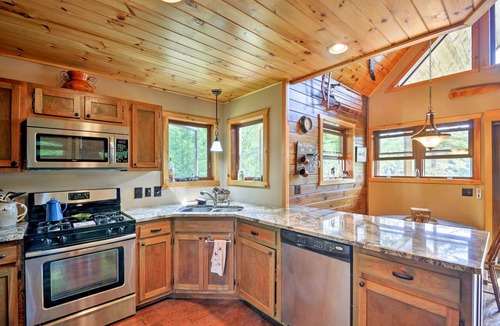 Glenfield Cottage | Adirondack Cabin on Private Lake Near Glenfield!