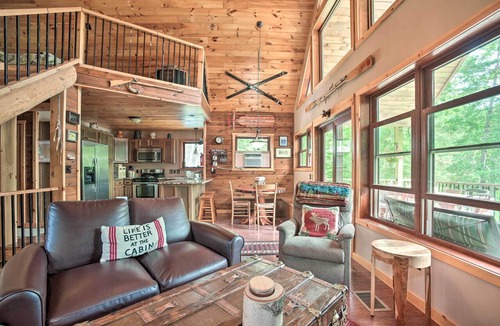 Glenfield Cottage | Adirondack Cabin on Private Lake Near Glenfield!