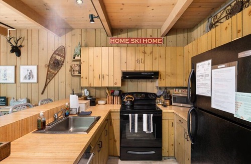 North Conway Villa | Adjacent units in North Conway, White Mountains - up to 20 Guests
