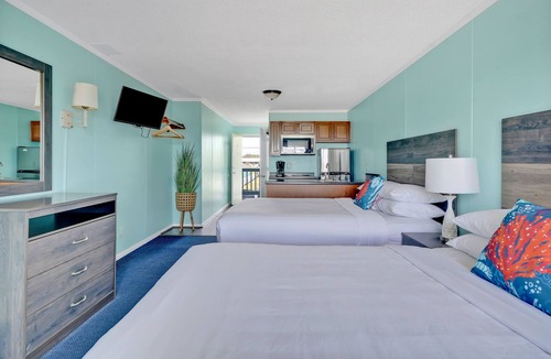 Kure Beach Hotel | Admiral's Quarter