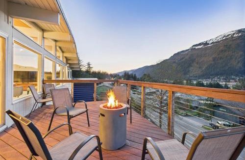 West Juneau House | Admirals View Panoramic Views, Family Friendly